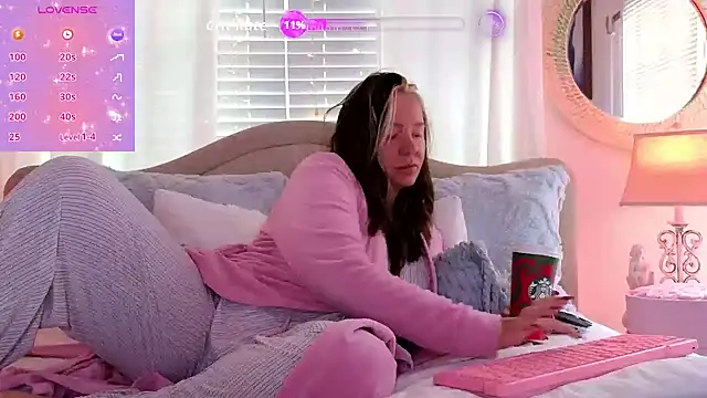 STIFFLERSMOMM online show from November 9, 2025, 2:10 pm