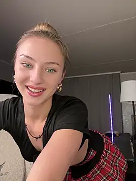 Snapshot of Mally_Say chatting on November 12, 2025, 8:34 pm Mally Say online show from November 12, 2025, 8:34 pm