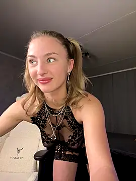 Snapshot of Mally_Say chatting on October 21, 2025, 8:41 pm Mally Say online show from October 21, 2025, 8:41 pm