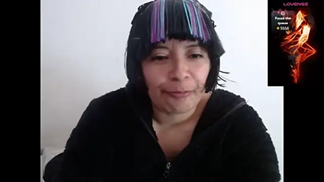 Acelinrose online show from November 17, 2025, 8:13 pm