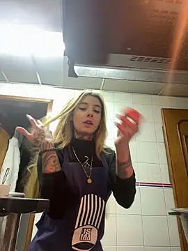 MoniUribe online show from October 14, 2025, 4:57 am