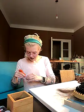 tacodeluxxxe online show from October 15, 2025, 3:31 pm