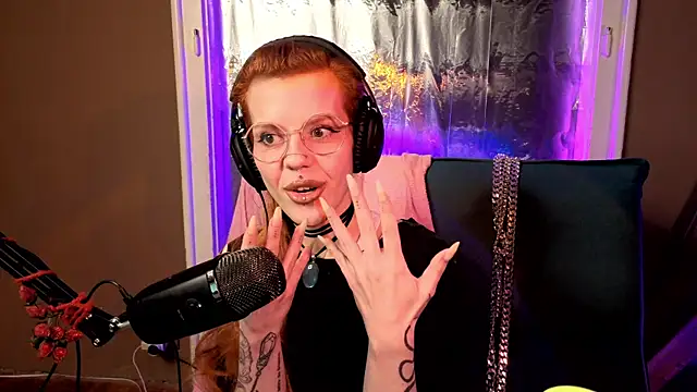 tacodeluxxxe online show from March 8, 2026, 4:27 am