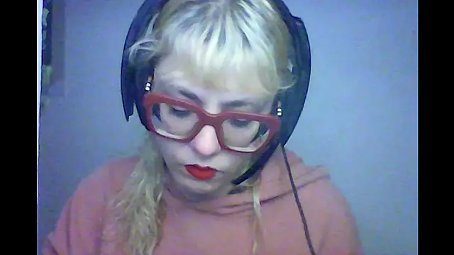 Snapshot of BlondieTami chatting on October 9, 2025, 11:49 pm BlondieTami online show from October 9, 2025, 11:49 pm