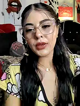 Snapshot of ValeNiitaLuv chatting on February 14, 2026, 6:24 am ValeNiitaLuv online show from February 14, 2026, 6:24 am