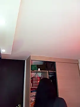 ValeNiitaLuv online show from December 18, 2025, 3:11 am