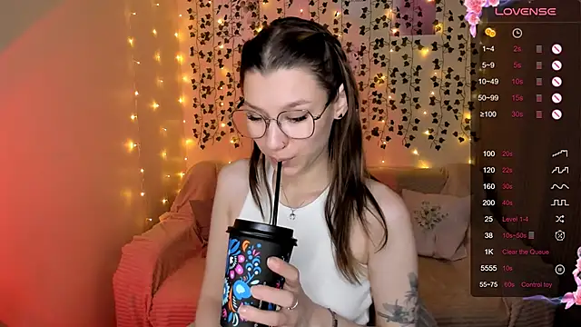 Snapshot of LinaBlossom_ chatting on October 12, 2025, 2:46 am LinaBlossom online show from October 12, 2025, 2:46 am