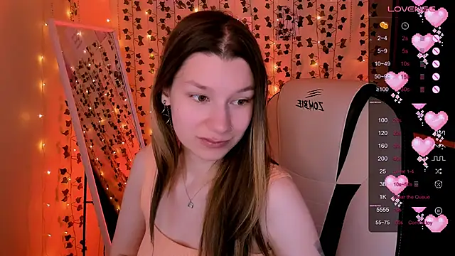 LinaBlossom  online show from April 8, 2026, 4:47 am