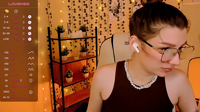Snapshot of LinaBlossom_ chatting on June 23, 2026, 2:31 am LinaBlossom online show from June 23, 2026, 2:31 am