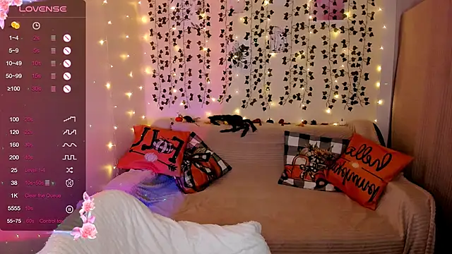 Snapshot of LinaBlossom_ chatting on October 28, 2025, 9:30 am LinaBlossom online show from October 28, 2025, 9:30 am