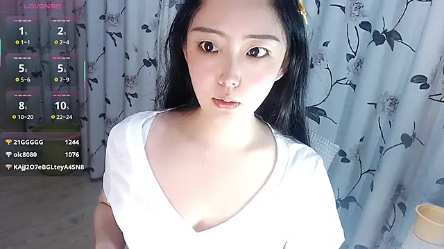 Niannian- online show from October 8, 2025, 4:40 pm