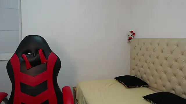 Snapshot of DEIV2_ chatting on November 8, 2025, 8:34 pm DEIV2 online show from November 8, 2025, 8:34 pm