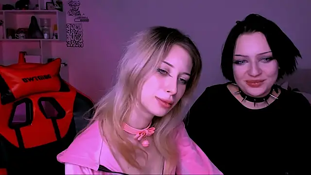 Lori lolii online show from November 4, 2025, 8:56 pm