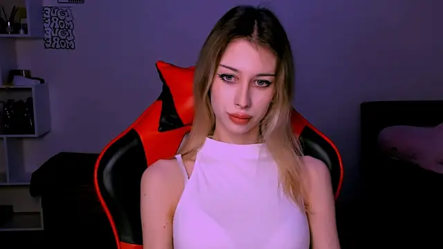 Lori lolii online show from October 17, 2025, 5:59 pm