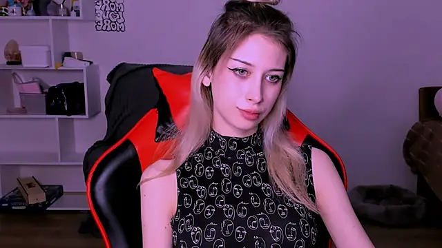 Lori lolii online show from October 11, 2025, 7:48 pm