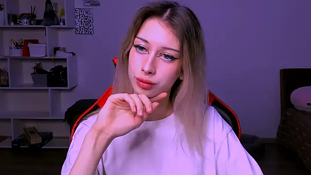 Lori lolii online show from November 13, 2025, 7:07 pm