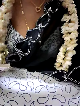 jasminetaml online show from October 16, 2025, 6:27 pm