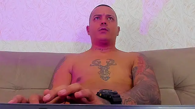 Snapshot of MaximoHall86 chatting on November 4, 2025, 1:26 pm MaximoHall86 online show from November 4, 2025, 1:26 pm