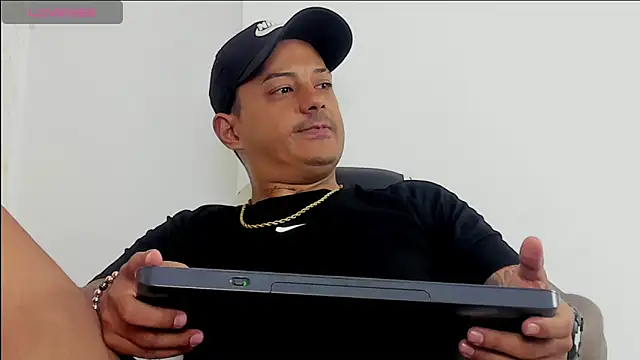 Snapshot of MaximoHall86 chatting on October 20, 2025, 12:49 pm MaximoHall86 online show from October 20, 2025, 12:49 pm