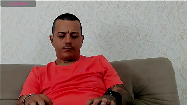 Snapshot of MaximoHall86 chatting on October 29, 2025, 4:00 am MaximoHall86 online show from October 29, 2025, 4:00 am