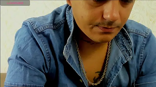 Snapshot of MaximoHall86 chatting on October 30, 2025, 12:14 pm MaximoHall86 online show from October 30, 2025, 12:14 pm