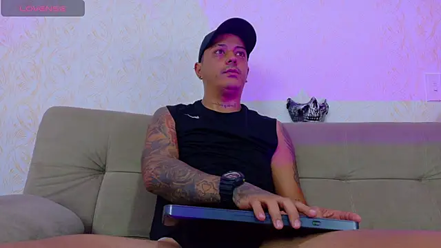 Snapshot of MaximoHall86 chatting on November 1, 2025, 11:59 am MaximoHall86 online show from November 1, 2025, 11:59 am