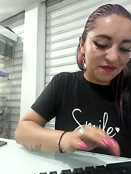 Alisson Stonee online show from April 19, 2026, 11:18 pm