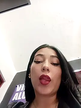 Snapshot of _Luna-1 chatting on November 11, 2025, 3:18 pm Luna-1 online show from November 11, 2025, 3:18 pm