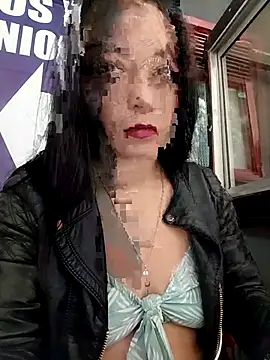 Snapshot of _Luna-1 chatting on November 18, 2025, 3:15 pm Luna-1 online show from November 18, 2025, 3:15 pm