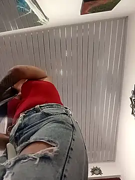 Snapshot of _Luna-1 chatting on October 17, 2025, 3:03 pm Luna-1 online show from October 17, 2025, 3:03 pm