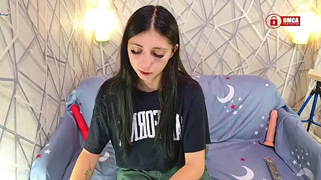 Charming LIA online show from November 3, 2025, 6:33 pm