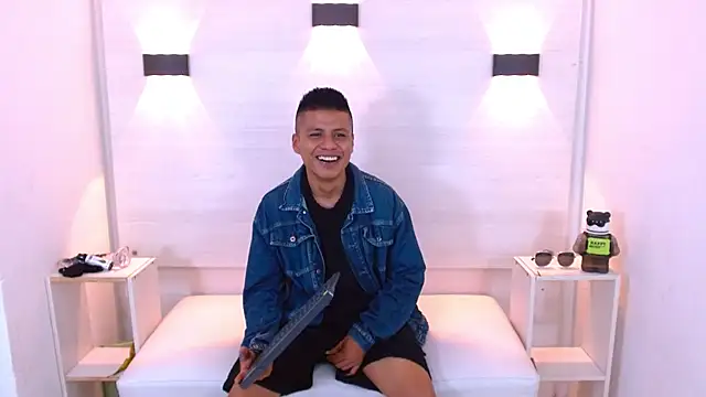 Snapshot of marcus_hans_ chatting on October 31, 2025, 7:32 pm marcus hans online show from October 31, 2025, 7:32 pm