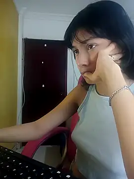 xoxo milk online show from October 28, 2025, 4:17 pm