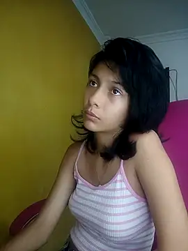 xoxo milk online show from October 13, 2025, 4:19 pm