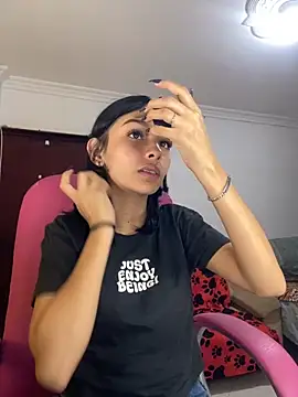 xoxo milk online show from November 20, 2025, 4:07 pm