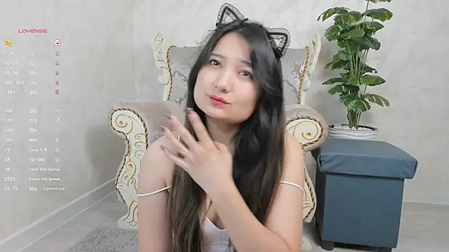 noa bloom online show from November 13, 2025, 3:54 am