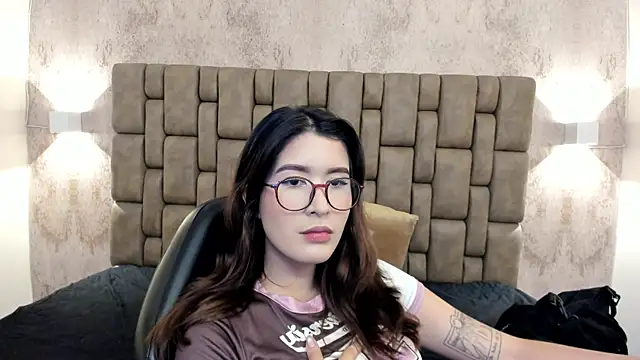 emiilyy cute online show from October 2, 2025, 12:08 pm