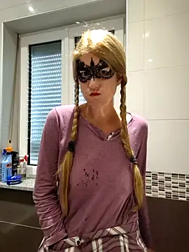 Naughty-Layla online show from October 4, 2025, 5:53 am