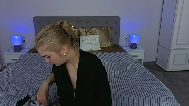 AlinaLiii online show from April 6, 2026, 5:36 pm