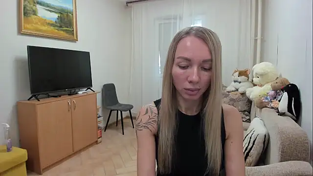 AlisiaCat online show from April 18, 2026, 10:06 am