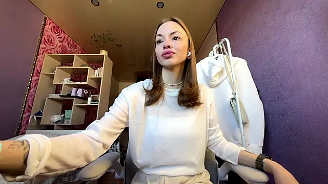 SofiaSmiles online show from September 29, 2025, 5:03 am