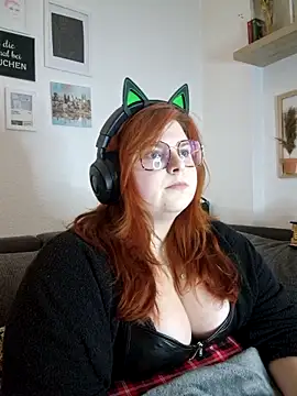 Chrissiosaurus online show from November 3, 2025, 2:20 pm