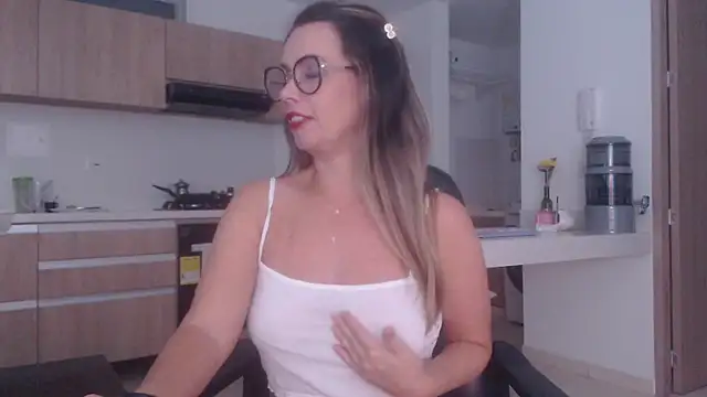 LovePaula online show from March 15, 2026, 11:12 pm