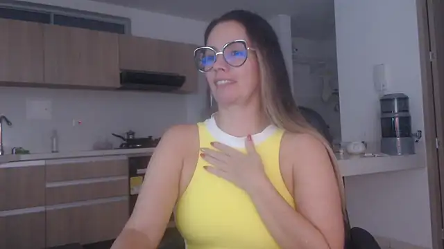 LovePaula online show from June 8, 2026, 2:56 am