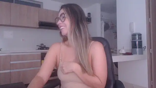 LovePaula online show from March 26, 2026, 10:46 am