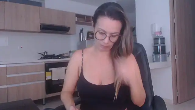 LovePaula online show from February 24, 2026, 12:11 am