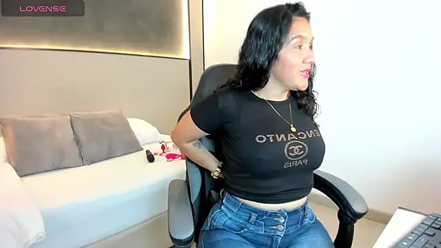 Snapshot of zoee_zi chatting on October 13, 2025, 7:26 pm zoee zi online show from October 13, 2025, 7:26 pm