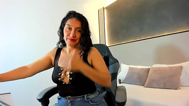 Snapshot of zoee_zi chatting on October 18, 2025, 7:16 pm zoee zi online show from October 18, 2025, 7:16 pm