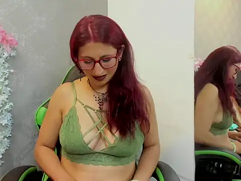 Snapshot of VictoriaSpenser chatting on October 6, 2025, 8:31 pm VictoriaSpenser online show from October 6, 2025, 8:31 pm