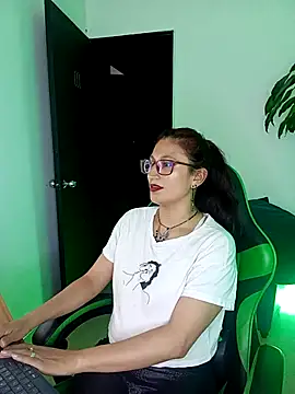 Snapshot of VictoriaSpenser chatting on November 14, 2025, 8:23 pm VictoriaSpenser online show from November 14, 2025, 8:23 pm